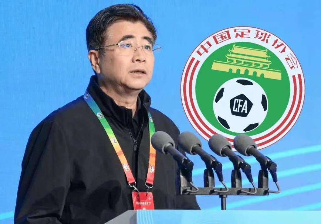 听闻叶辰说自己还有一个问题需要立刻着手，哈米德忙问：老弟，你说的是什么问题？叶辰道：我上次去你那里，发现你的基地现在全部要依靠柴油机组发电。